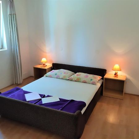 Cozy Apartments With Sea View Novi Vinodolski Eksteriør billede