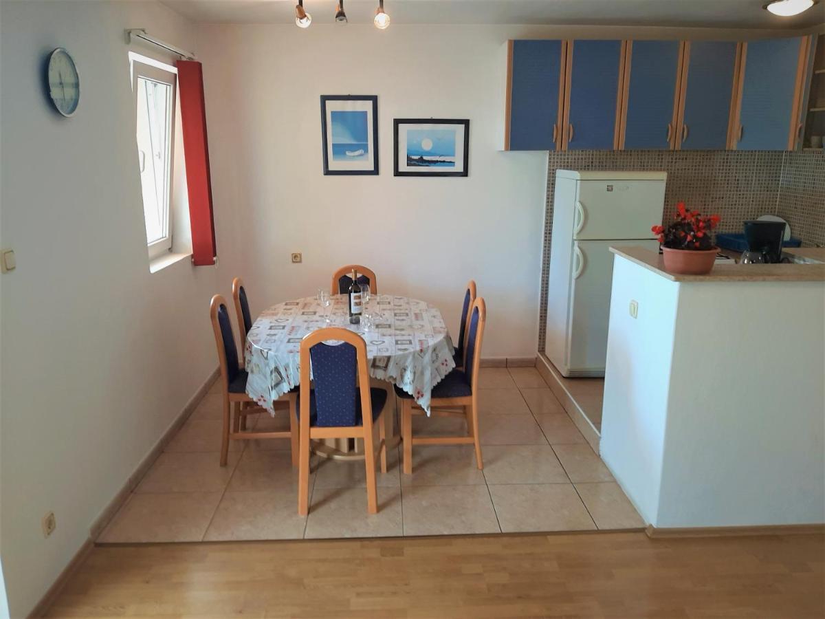 Cozy Apartments With Sea View Novi Vinodolski Eksteriør billede