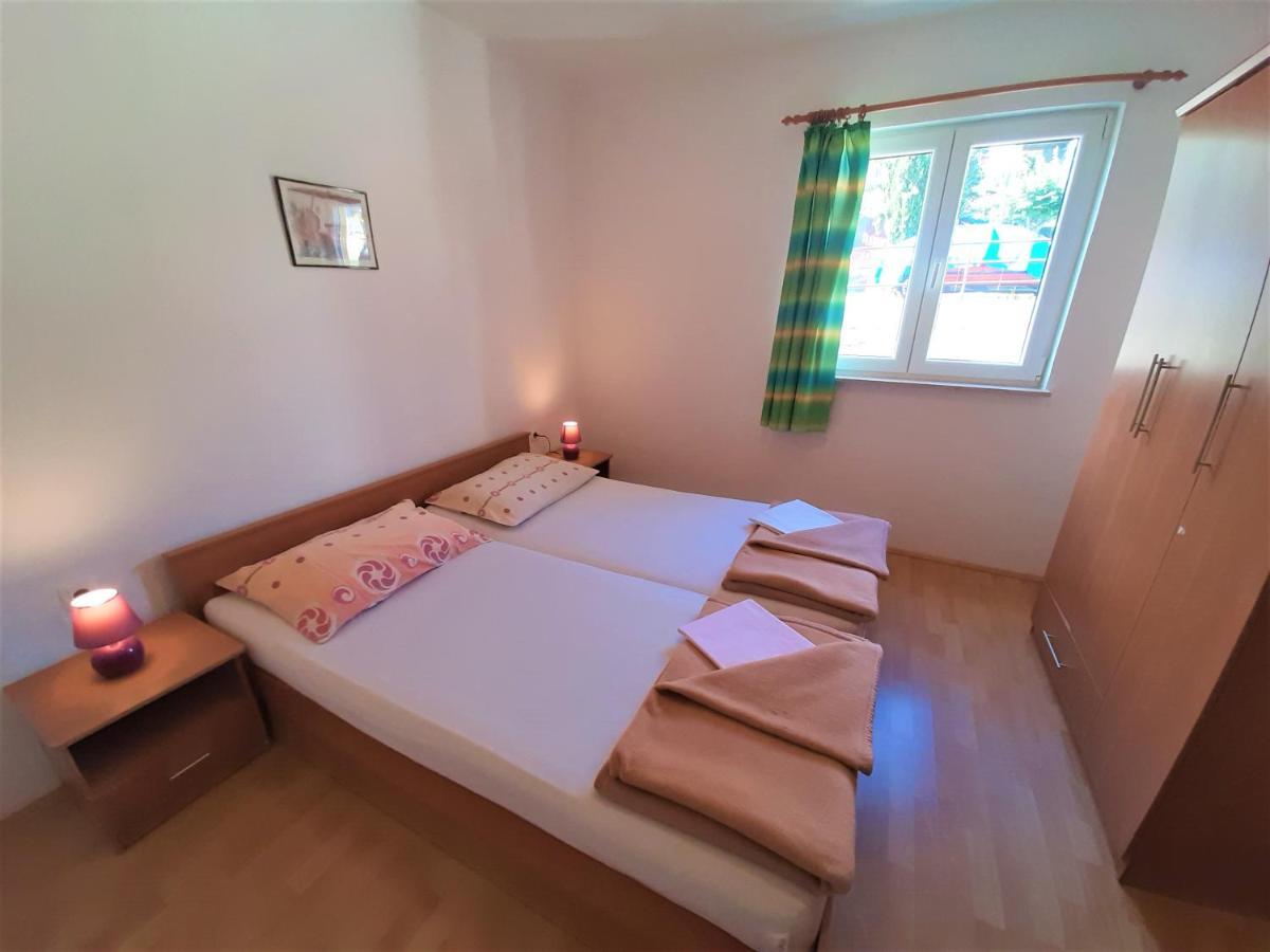 Cozy Apartments With Sea View Novi Vinodolski Eksteriør billede