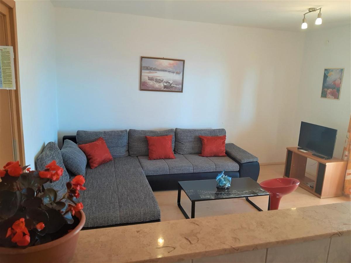 Cozy Apartments With Sea View Novi Vinodolski Eksteriør billede