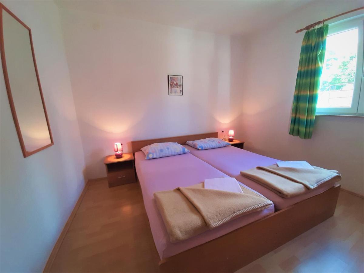 Cozy Apartments With Sea View Novi Vinodolski Eksteriør billede
